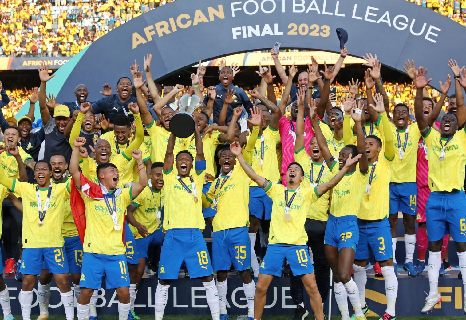 sundowns-players-celebrates-lifting-the-trophy-during-the-african-football-league-2023-final-match-between-mamelodi-sundowns-and-waydad